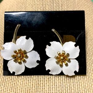 Emmons vintage earrings Dogwood flower clip on